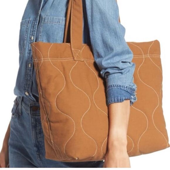 Madewell Handbags - New Madewell the canvas transport tote quilted edition tan
